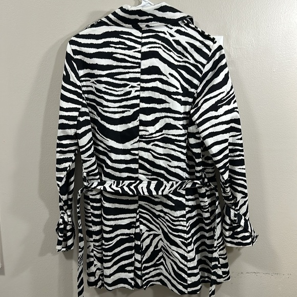 Shana’s zebra print jacket size Small - Picture 4 of 4